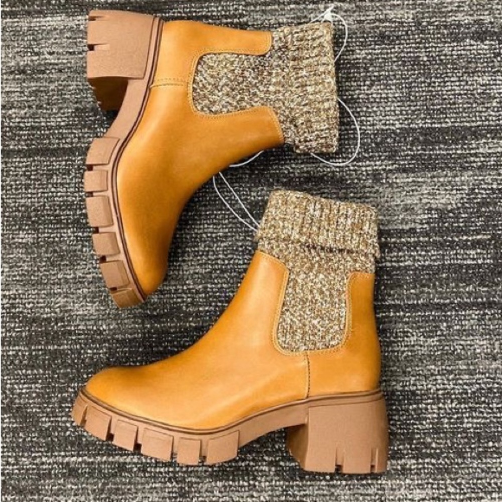Universal Thread - Brown boots with ankle socks - US 8.5 - Picture 3 of 4